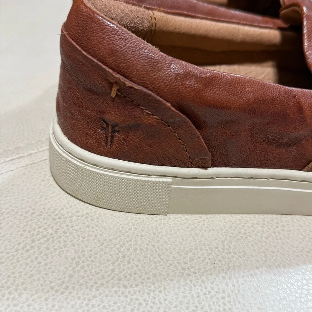 Frye - Picture 3 of 5